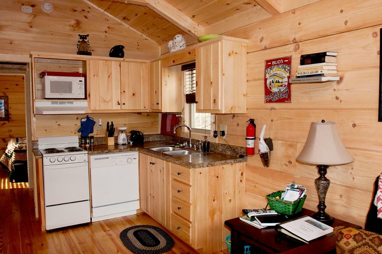 Вилла Pine Gables Cabins Лейк-Лур Экстерьер фото