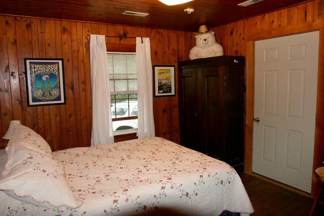 Вилла Pine Gables Cabins Лейк-Лур Экстерьер фото