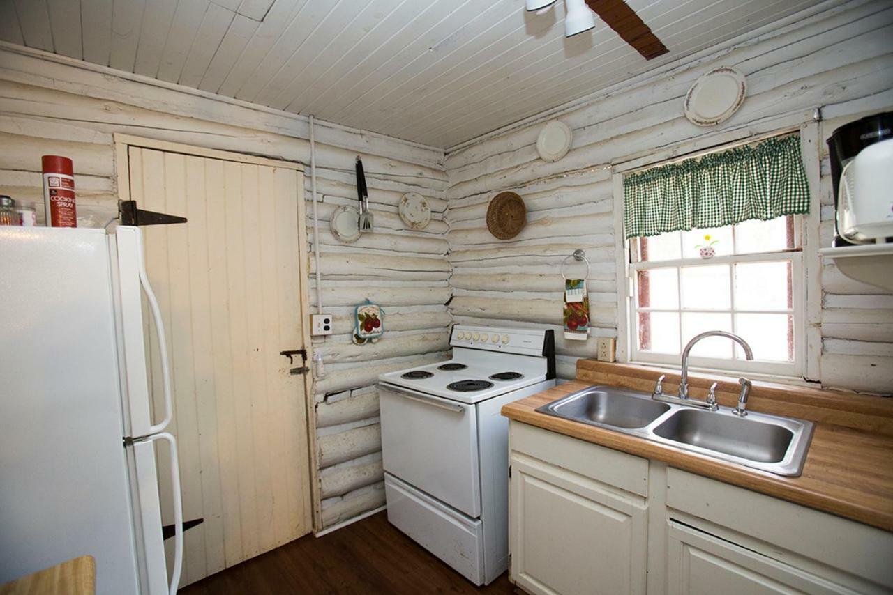 Вилла Pine Gables Cabins Лейк-Лур Экстерьер фото