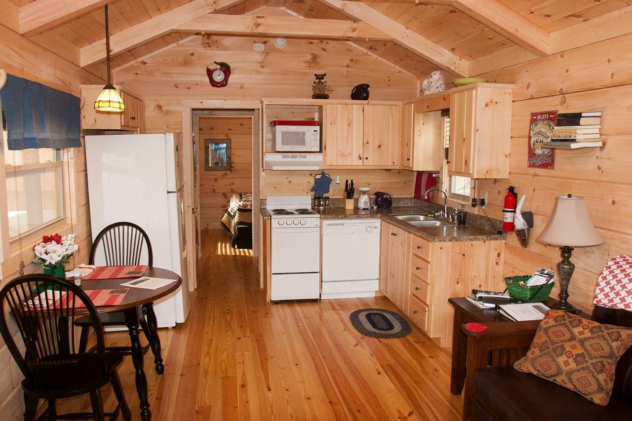 Вилла Pine Gables Cabins Лейк-Лур Экстерьер фото