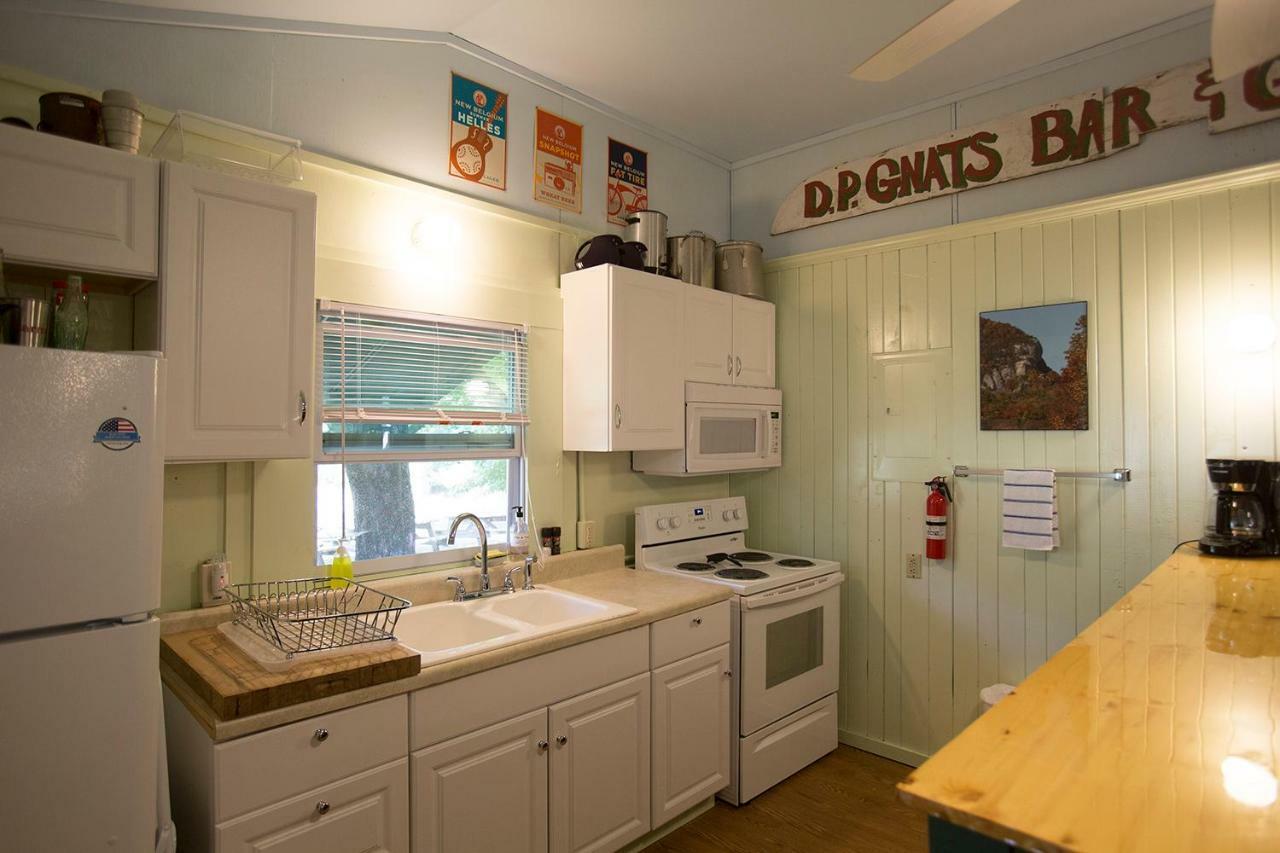 Вилла Pine Gables Cabins Лейк-Лур Экстерьер фото